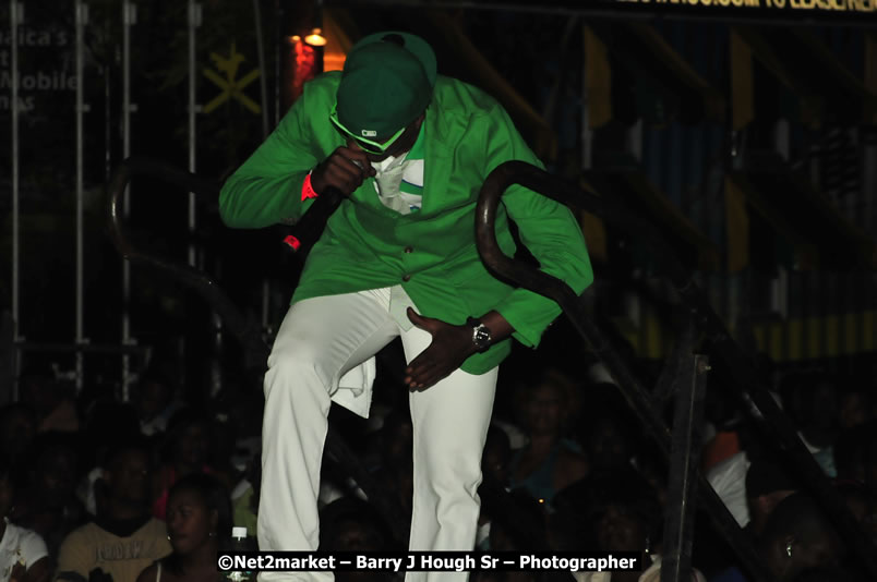 Minister of Tourism, Edmund Bartlett @ Jamaica Jazz and Blues Festival 2009 - Presented by Air Jamaica - Thursday, January 22, 2009 - Venue at the Aqueduct on Rose Hall Resort &amp; Country Club, Montego Bay, Jamaica - Thursday, January 22 - Saturday, January 24, 2009 - Photographs by Net2Market.com - Barry J. Hough Sr, Photographer/Photojournalist - Negril Travel Guide, Negril Jamaica WI - http://www.negriltravelguide.com - info@negriltravelguide.com...!